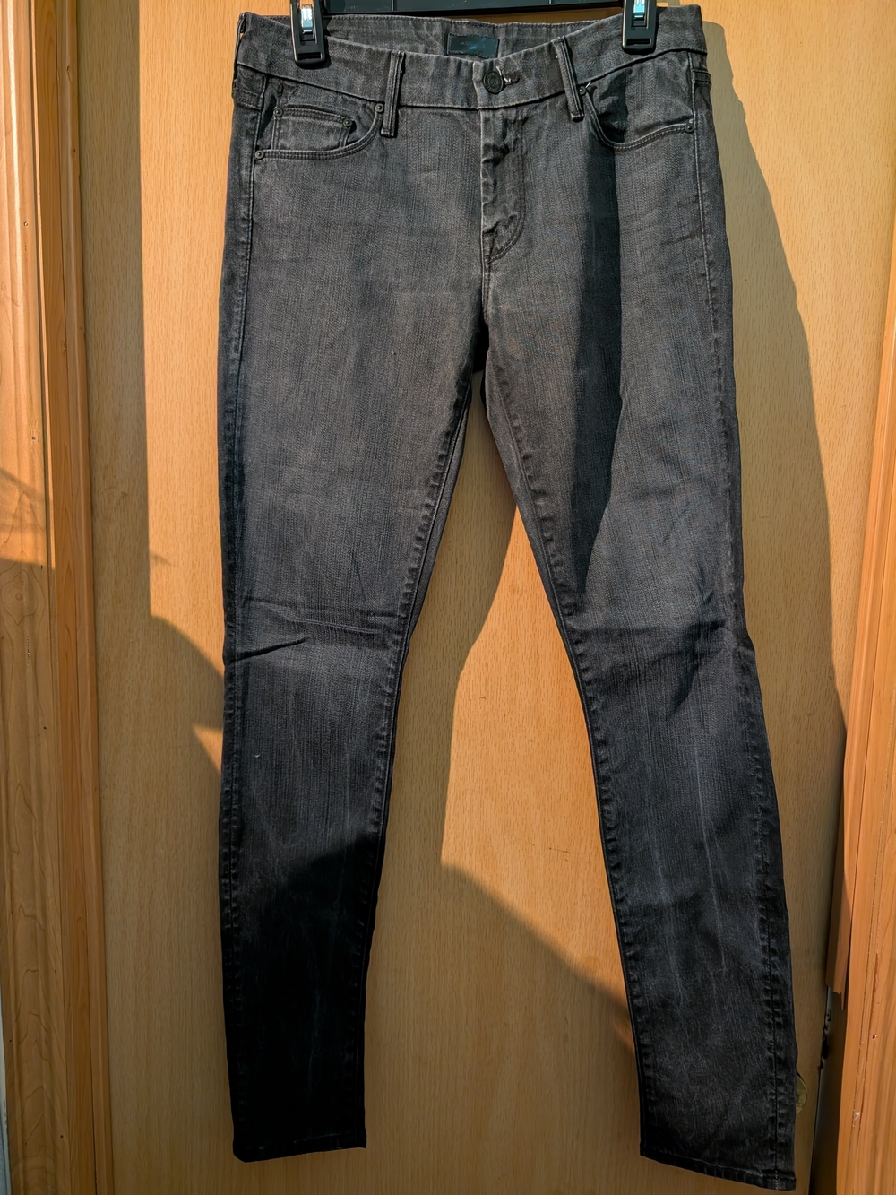 MOTHER- Women's Jeans-The Looker-in Washed Black